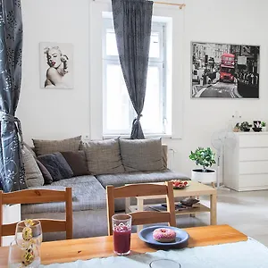 Apartmán Dora Near Buda Castle With Parking!, Budapešť